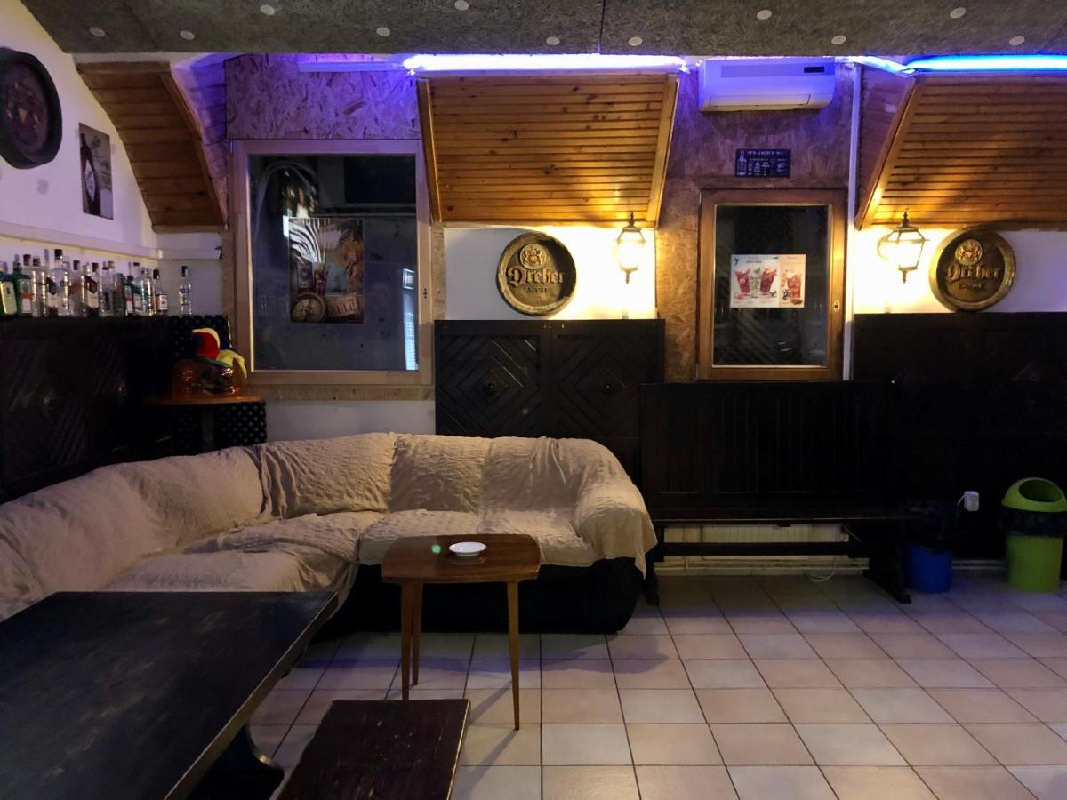 בודפשט Whole Basemenet Former Pub4 Stag Do/Hen Party מראה חיצוני תמונה