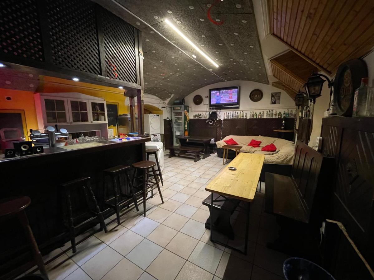 בודפשט Whole Basemenet Former Pub4 Stag Do/Hen Party מראה חיצוני תמונה