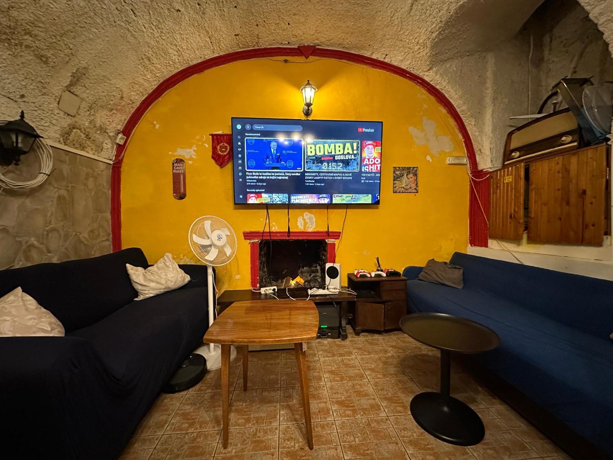 בודפשט Whole Basemenet Former Pub4 Stag Do/Hen Party מראה חיצוני תמונה